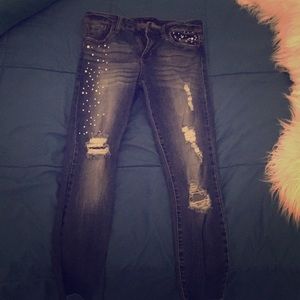 Ripped jeans with pearls